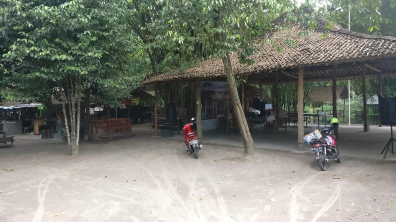 Gerbang Banyu Langit Cottage Bantul Exterior foto