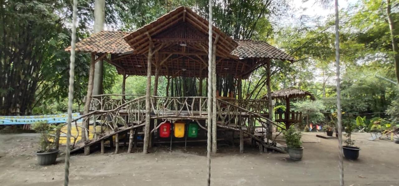 Gerbang Banyu Langit Cottage Bantul Exterior foto